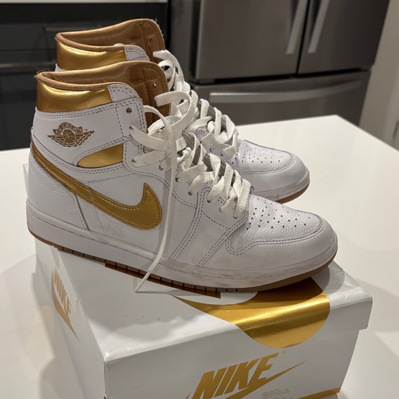 Nike White and Gold Sneakers - Picture 2 of 8